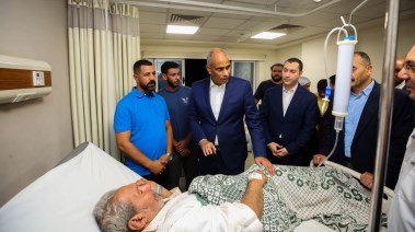 محافظ كفرالشيخ خلال الاطمئنان علي المصابين 