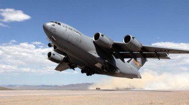 طائرات النقل الاستراتيجي الثقيلة من طراز C-17 جلوب ماستر