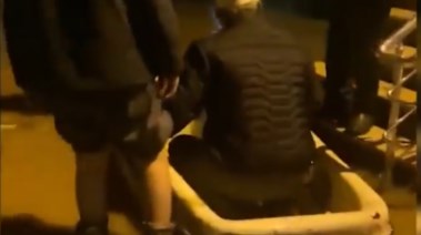 القارب أثناء نقل المصليين