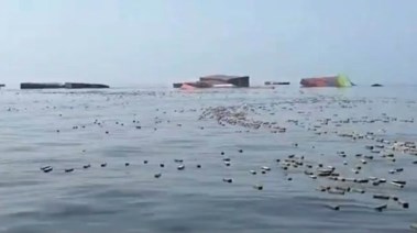 هواتف آيفون بالمئات على وش المياه