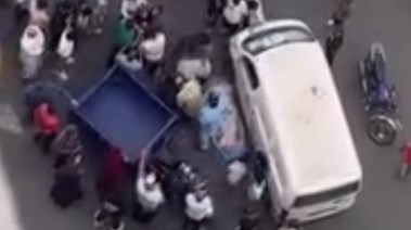 مصرع شخص في انقلاب تروسيكل إثر تصادمه بميكروباص أمام المدرسة الزخرفية ببورسعيد