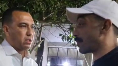 تامر مجدي مراسل تليجراف مصر مع والد الطفل