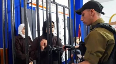 نزع الحداب قسرا للأسيرات داخل السجون الإسرائيلية
