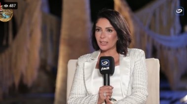 الفنانة منى زكي