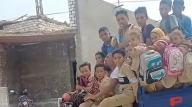 التلاميذ على التروسيكل 