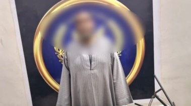 المتهم بعد ضبطه 