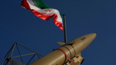 صاروخ إيراني معروض في طهران خلال معرض عسكري أقيم في سبتمبر