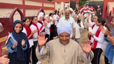 تكريم عم سعدان محمد بمدرسة نجع الكوم للتعليم الأساسي 