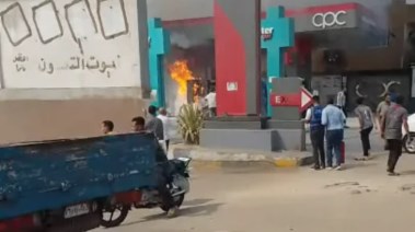 جانب من الحريق