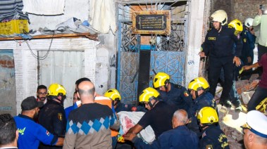 انتشال جثمان شخص من تحت أنقاض عقار الترعة المردومة بالإسكندرية 