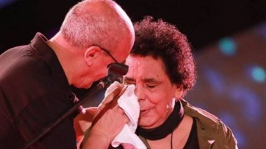 حقيقة فيديو محمد منير على المسرح 