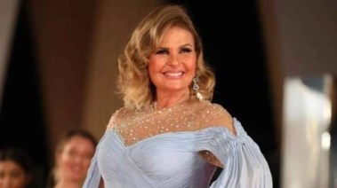 الفنانة يسرا