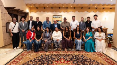 نجوم مسرحية أنا مش عارفني مع القنصل العام 