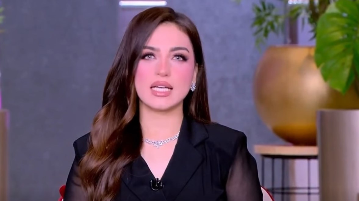 الإعلامية ياسمين عز