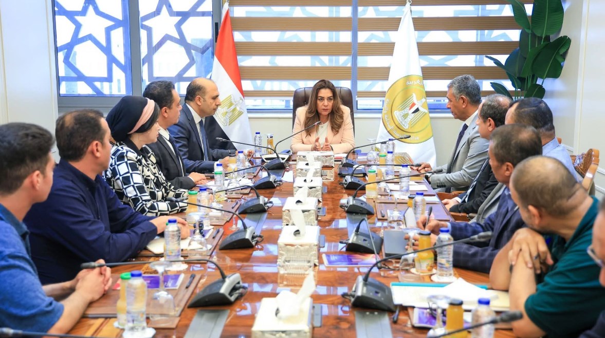 وزيرة التنمية المحلية والبيئة منال عوض