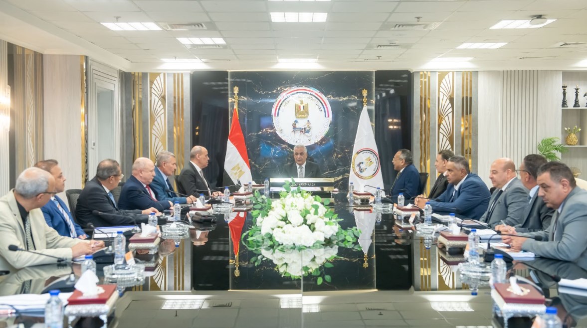وزير الانتاج الحربي ومحافظ الاسكندرية