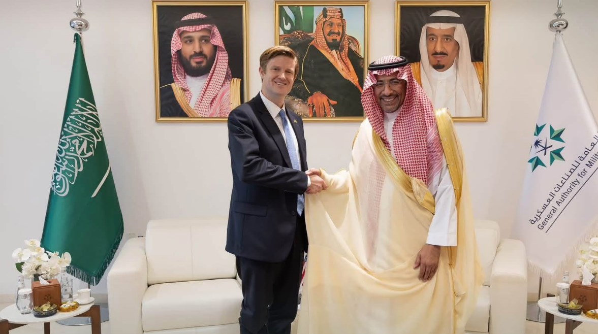  بندر بن إبراهيم الخريف،  فليت وايت