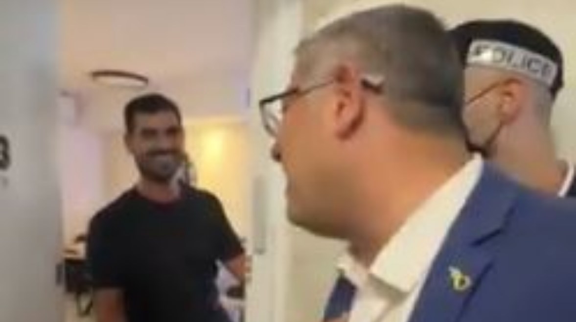 إيتمار بن غفير أثناء حث الناخبين