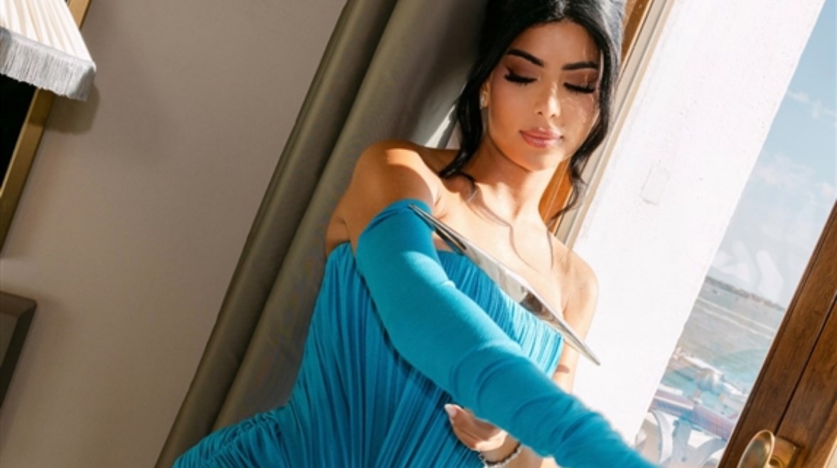 كارولين عزمي