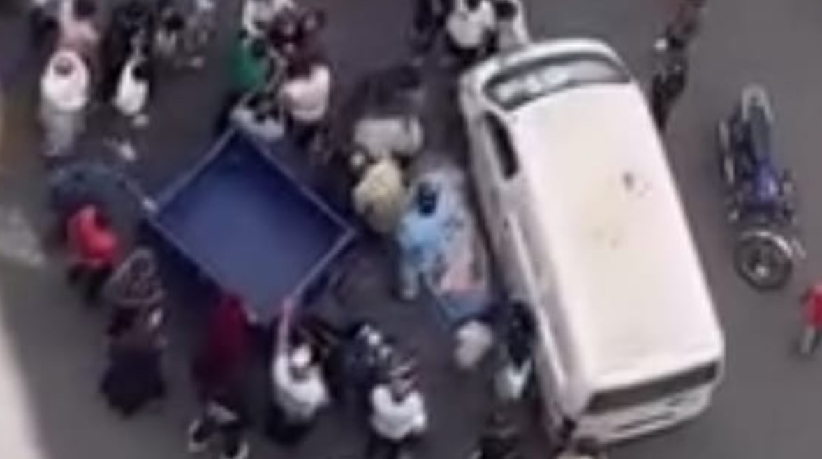 مصرع شخص في انقلاب تروسيكل إثر تصادمه بميكروباص أمام المدرسة الزخرفية ببورسعيد