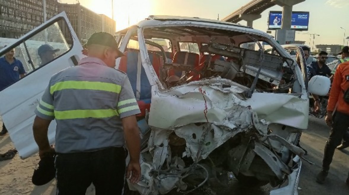 جانب من إصابة 7 أشخاص في انقلاب ميكروباص بالقاهرة الجديدة