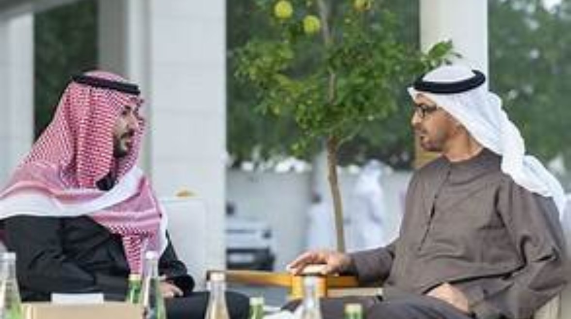 الشيخ محمد بن زايد يستقبل الأمير خالد بن سلمان وزير الدفاع السعودي 