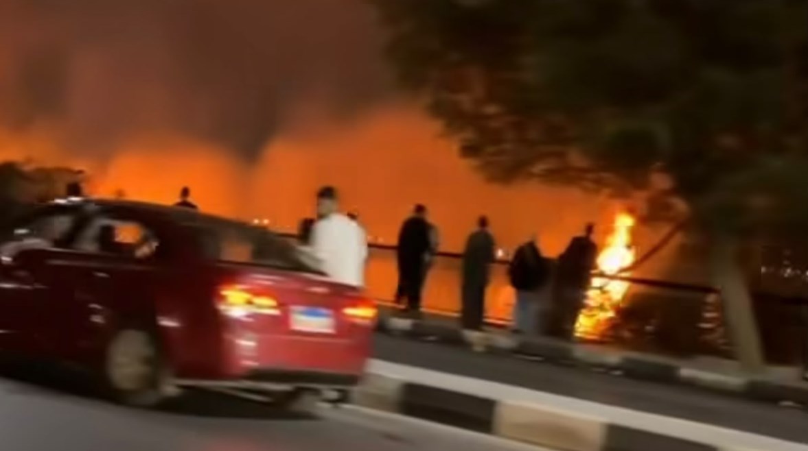نشوب حريق في أشجار ومخلفات على كورنيش النيل بالقرب من حلوان