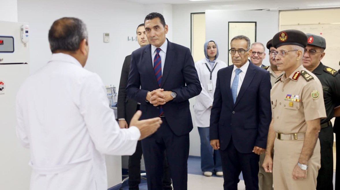 إستقبل مركز البحوث الطبية والطب التجديدى للقوات المسلحة، وزير الشباب والرياضة