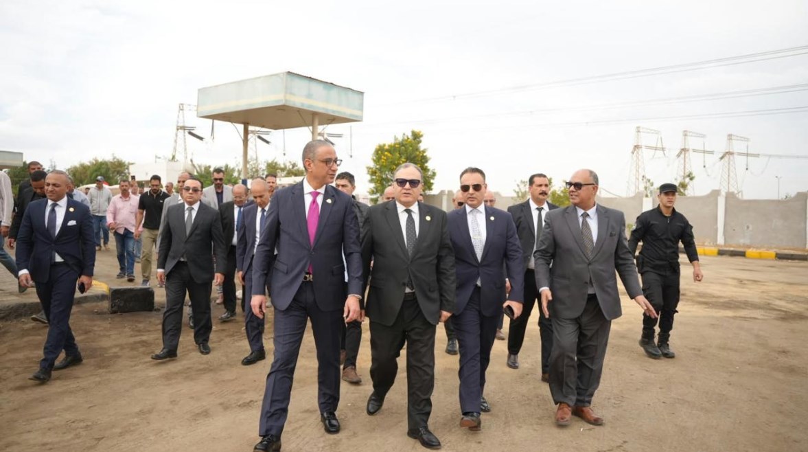 جانب من استرداد النيابة لساحة التحفظ على المركبات بالمنطقة الصناعية بالجيزة