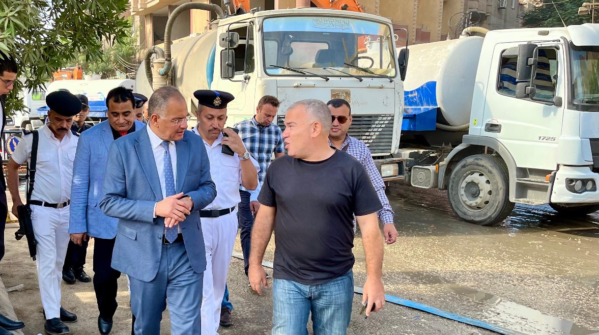مدير أمن الفيوم يتفقد أعمال إصلاح ماسورة المدابغ