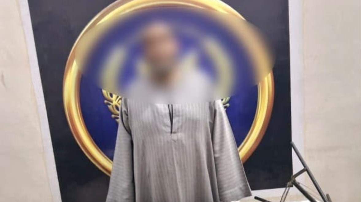 المتهم بعد ضبطه 