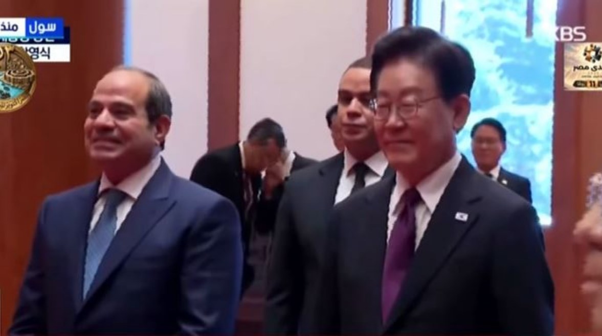 الرئيس المصري عبدالفتاح السيسي ونظيره الكوري الجنوبي لي جاي ميونج