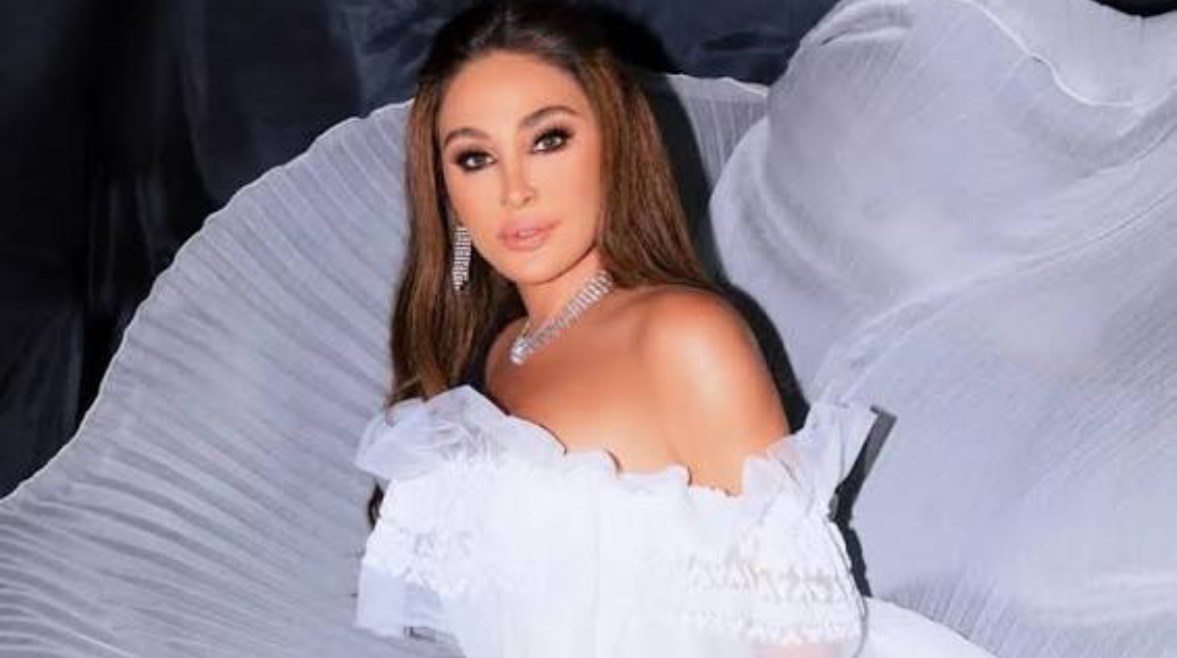 الفنانة إليسا 