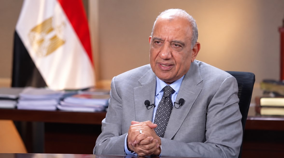 الدكتور محمود عصمت وزير الكهرباء 