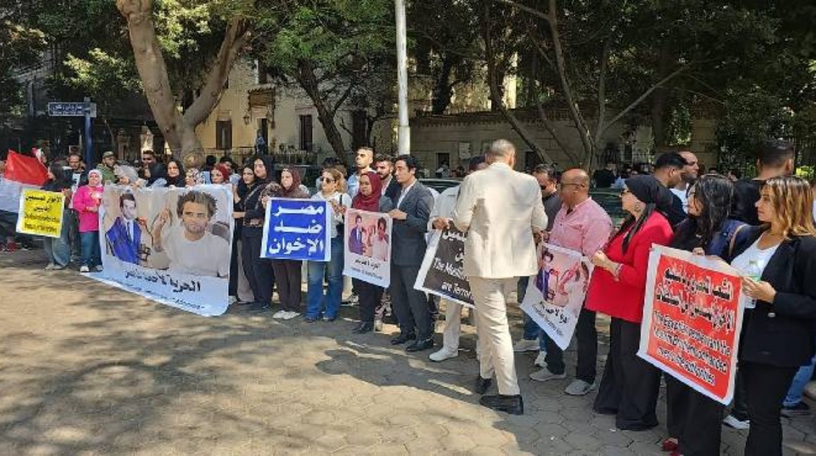 احتجاجات المصرين أمام  سفارة هولندا 
