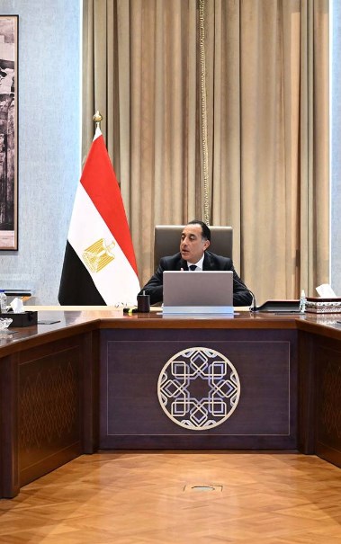 اجتماع رئيس الوزارء مع  الدكتور حسين عيسى، نائب رئيس الوزراء للشئون الاقتصادية، ووزراء المجموعة الاقتصادية