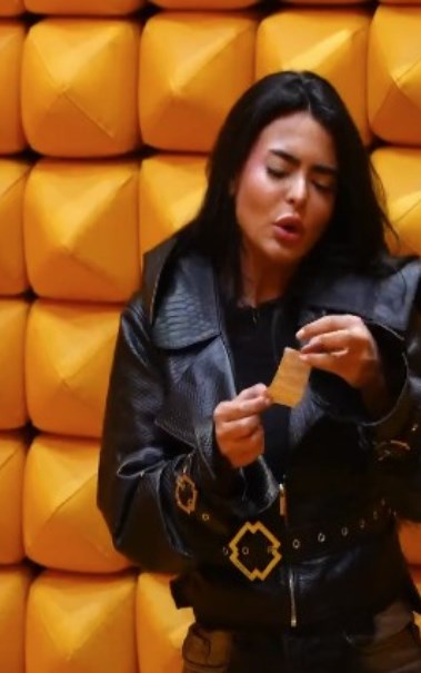 الفنانة أسماء جلال 