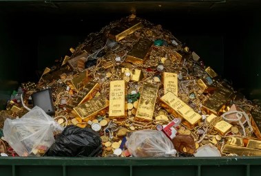 20 سبيكة ذهب في سلة القمامة- تعبيرية