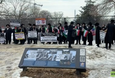 محتجون يستقبلون نتنياهو أمام البيت الأبيض