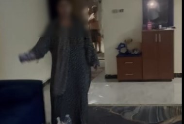 سيدة تبحث عن زوجها داخل شقة زوجته الجديدة 