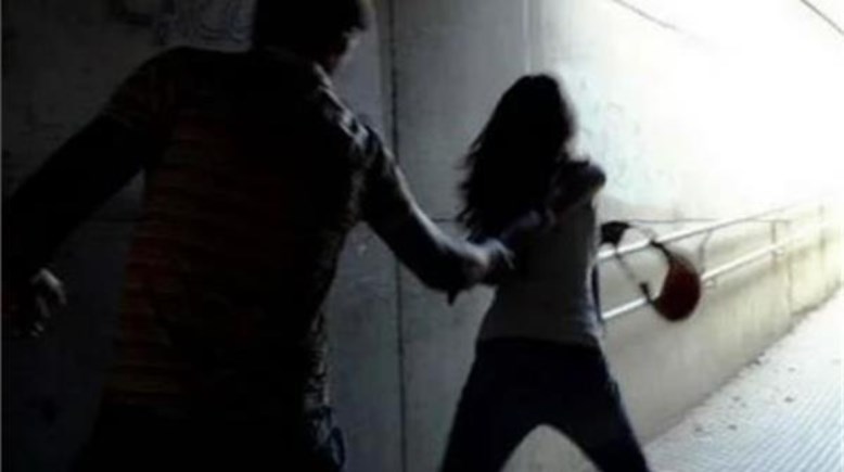 الاعتداء على فتاة