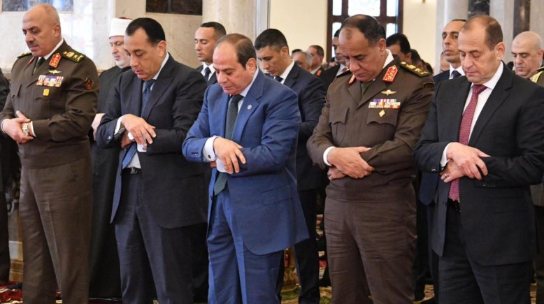 الرئيس عبدالفتاح السيسي يؤدي صلاة الجمعة 