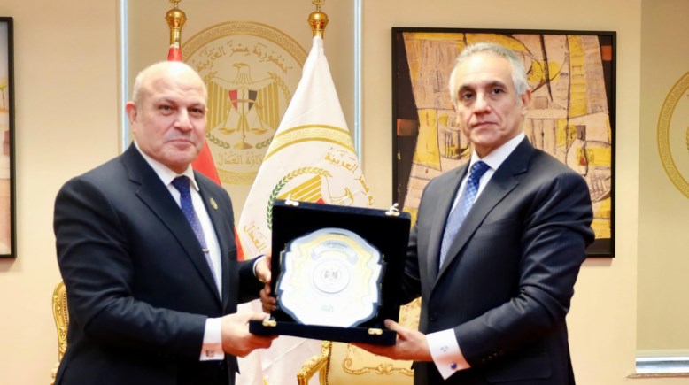 رئيس النيابة الإدارية يزور وزير العدل