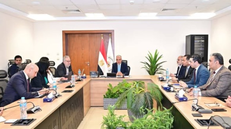 وزير الري