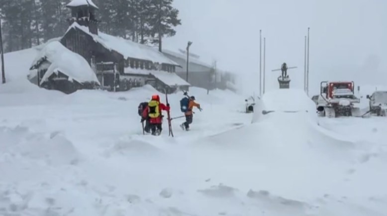 عواصف ثلجية في كاليفورنيا 