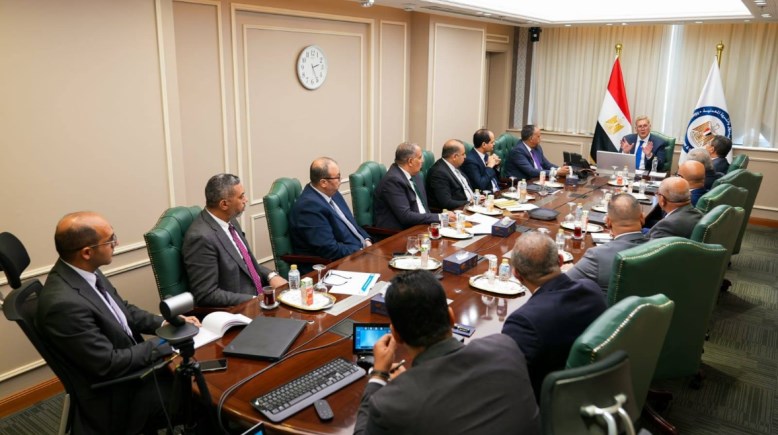 اجتماع وزير البترول مع عدد من مسؤولي شركات البترول العالمية العاملة في مصر