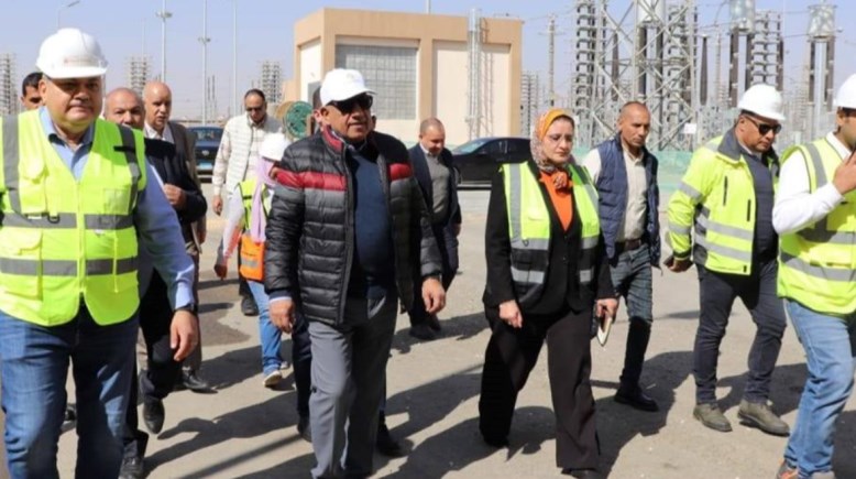 وزير الكهرباء والطاقة المتجددة، الدكتور محمود عصمت