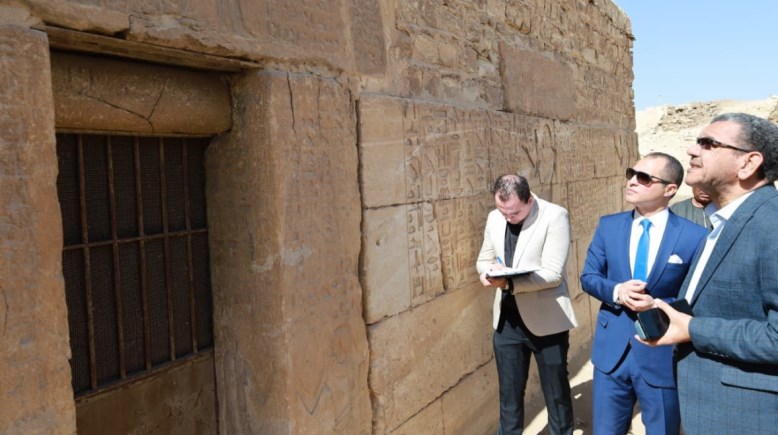 النيابة الإدارية تُعاين مقبرة "خنتي - كا" الأثرية بسقارة