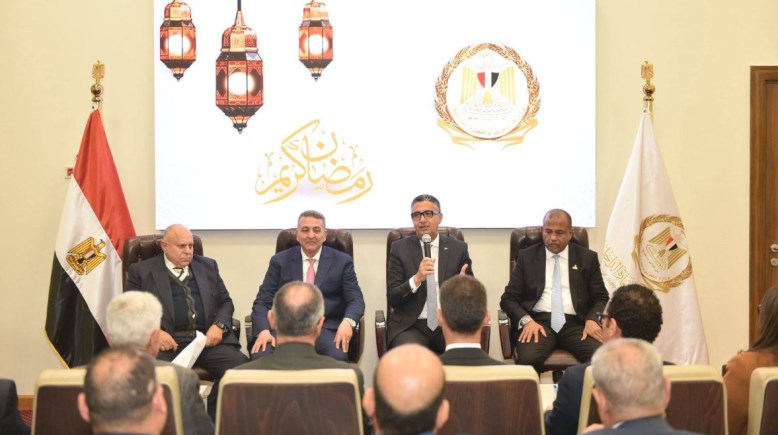 جانب من اجتماع وزير التموين