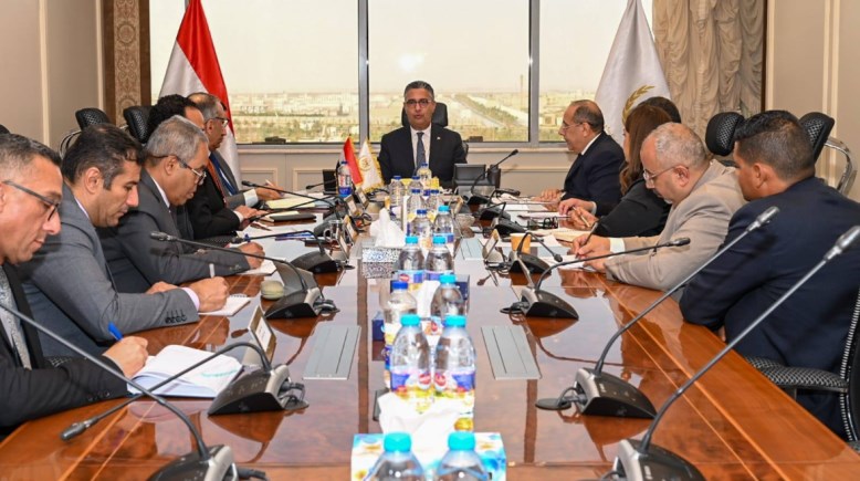 جانب من اجتماع وزير التموين